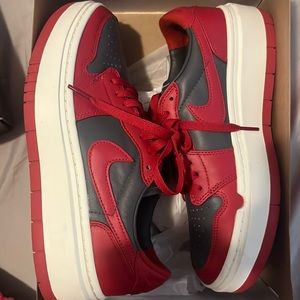 Women’s air jordan 1 elevate low dark grey / varsity red-sail size 9.5